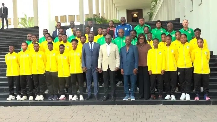 Des félicitations et des promesses pour l’avenir